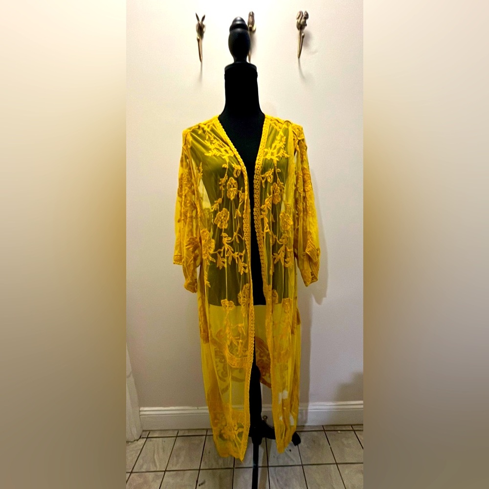 M192 // Anna-Kaci Yellow Lace Kimono Duster // 27” ptp